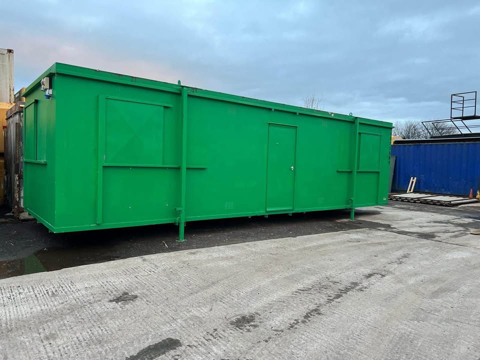 32 x 10ft AV open plan office container cabin. Heaters, sockets, and keys